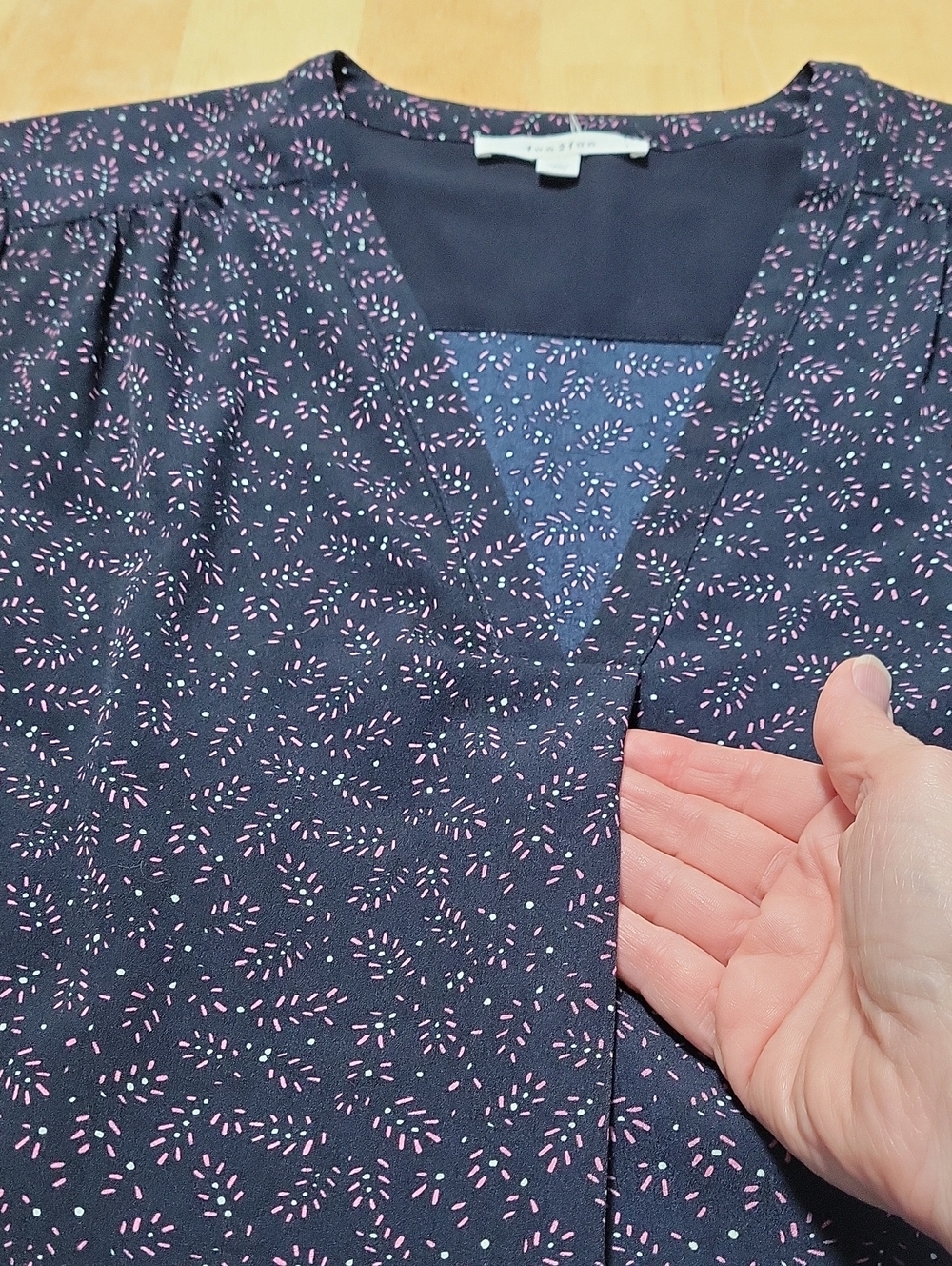 Women's Fun2Fun Navy Cap Sleeve V-Neck Top - Picture 8 of 12